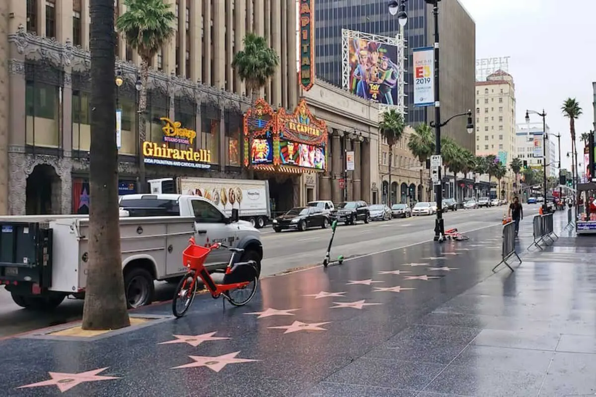Đừng bỏ lỡ Đại lộ danh vọng Hollywood khi du lịch Mỹ 